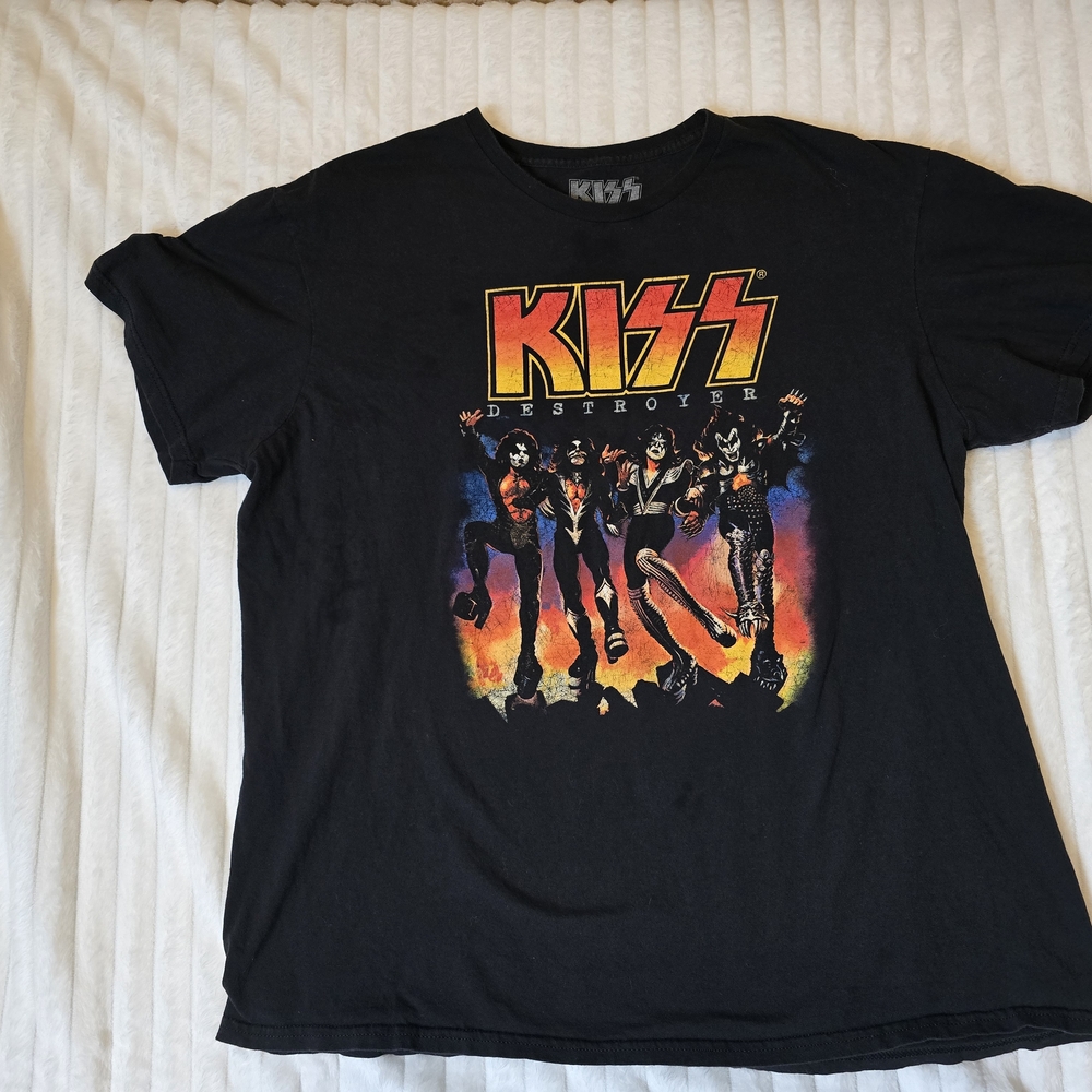 Kiss Black Graphic Tee - Short Sleeve